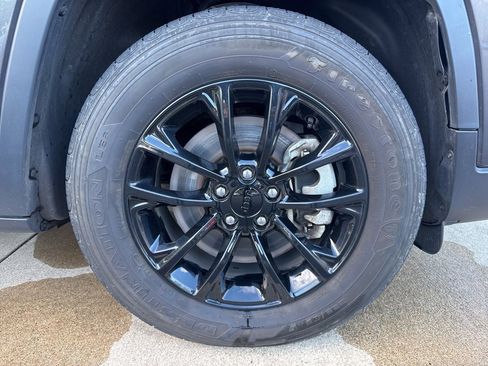 Used 2023 Jeep Cherokee Altitude Lux image 12