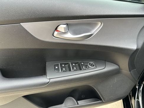 Used 2023 Kia Forte LXS image 17