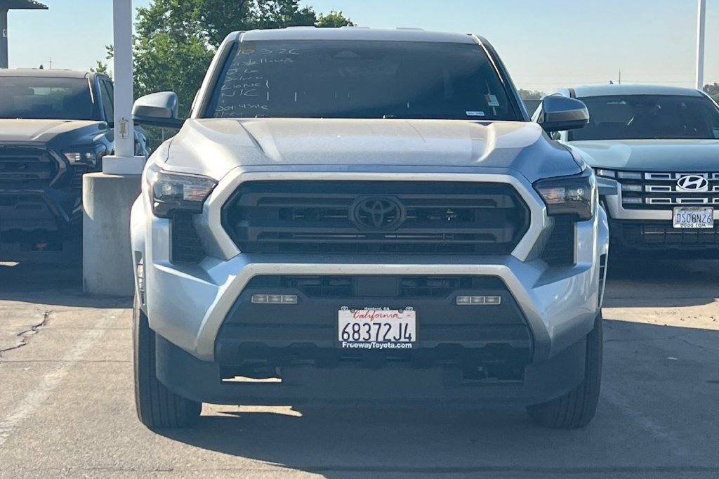 Certified 2025 Toyota Tacoma SR5 AWD/4WD image 3
