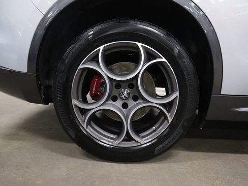 Used 2023 Alfa Romeo Stelvio Ti image 27