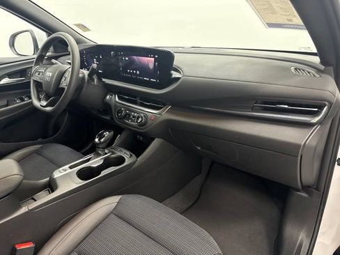 Used 2026 Buick Envista Preferred FWD image 28