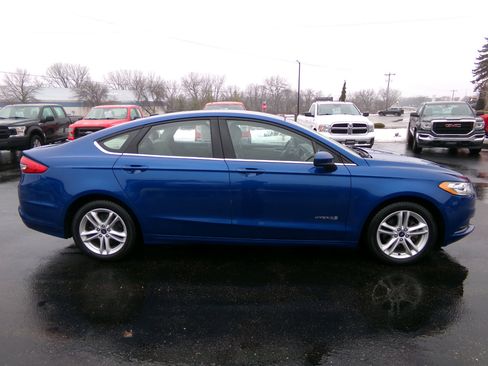 Used 2018 Ford Fusion SE image 2