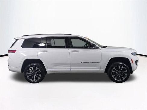 Used 2022 Jeep Grand Cherokee L Overland w/ Luxury Tech Group IV AWD/4WD image 4
