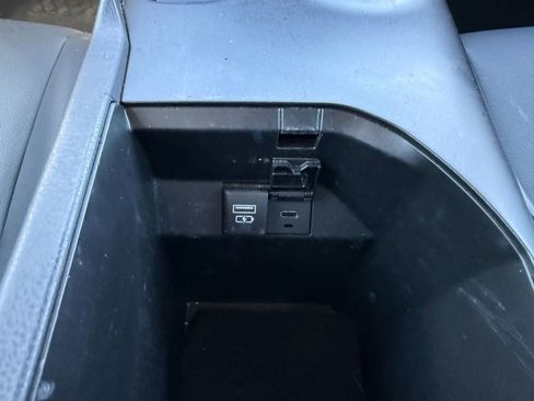 Used 2022 Toyota Camry SE w/ Carpet Mat Package (TMS) image 28