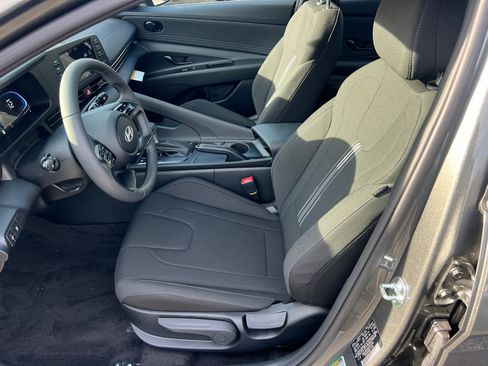 New 2025 Hyundai Elantra Sport image 9