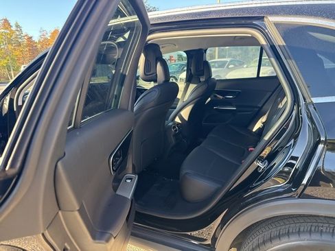 Used 2025 Mercedes-Benz GLC 350e 4MATIC image 13