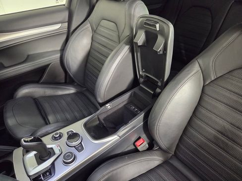 Used 2023 Alfa Romeo Stelvio Veloce AWD/4WD image 21