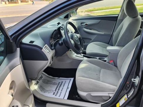Used 2013 Toyota Corolla LE FWD image 13