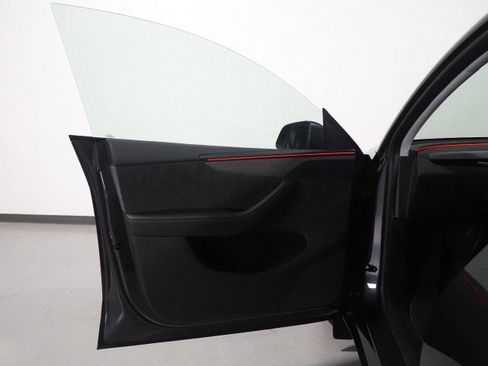 Used 2026 Tesla Model Y 2WD image 57