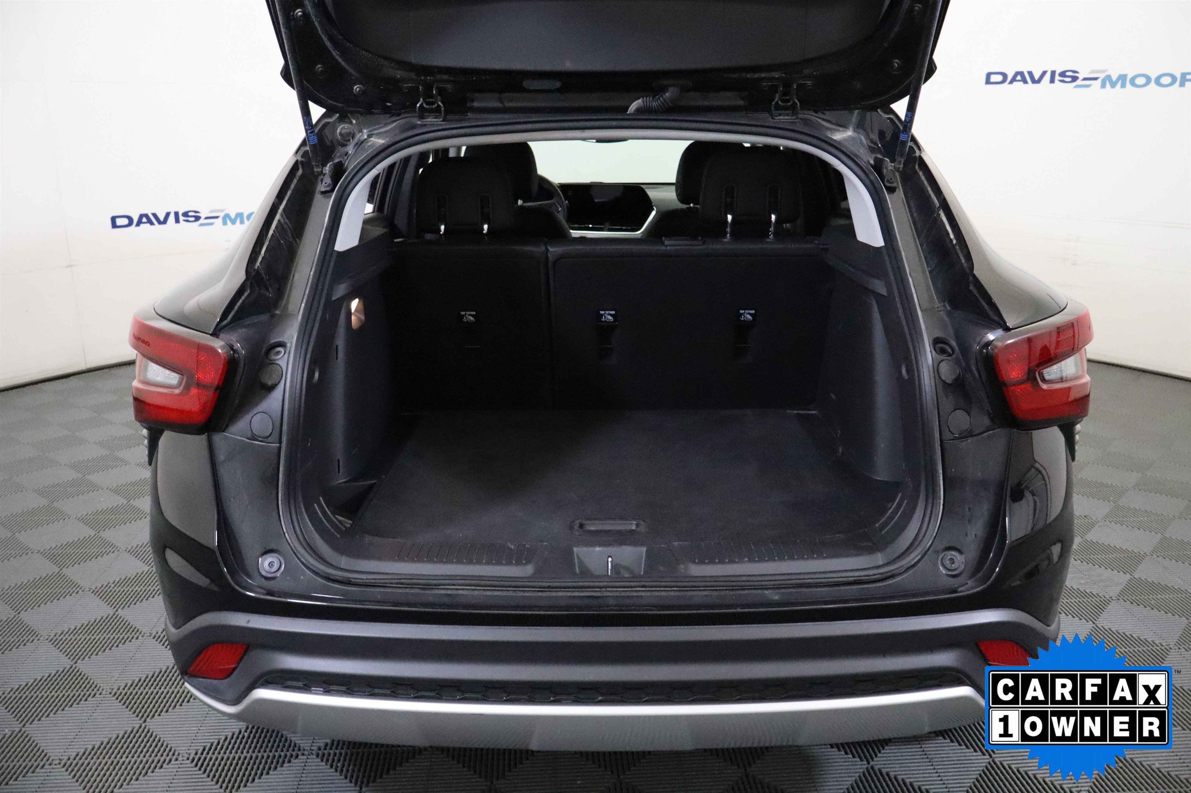 Used 2025 Chevrolet Trax LT FWD image 9