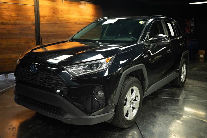 Used 2020 Toyota RAV4 XLE AWD/4WD image 2