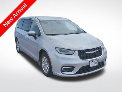 Used 2023 Chrysler Pacifica Touring-L