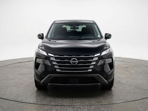 Used 2025 Nissan Rogue SV image 2