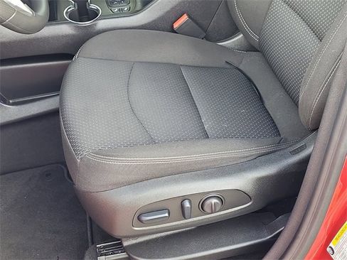 Used 2024 GMC Terrain SLE w/ Driver Convenience Package image 21