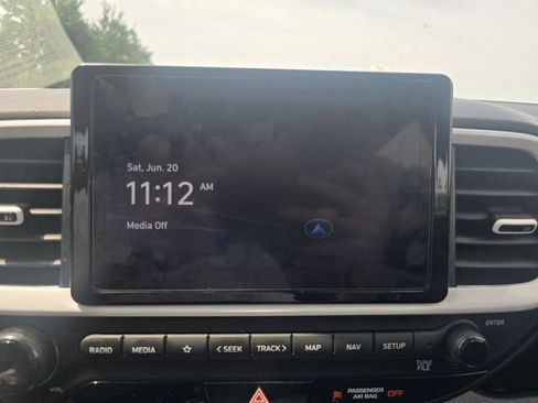 Used 2025 Hyundai Venue Limited FWD image 18