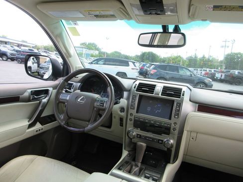 Used 2018 Lexus GX 460 Premium w/ Premium Package AWD/4WD image 26
