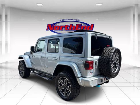 Used 2023 Jeep Wrangler Unlimited Sahara AWD/4WD image 5