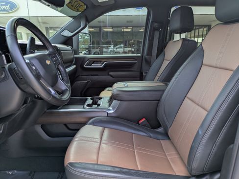 Used 2024 Chevrolet Silverado 2500 High Country w/ High Country Premium Package AWD/4WD image 17
