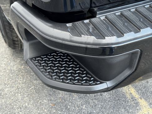 Used 2023 Chevrolet Silverado 1500 Custom image 10