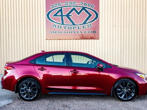 Used 2023 Toyota Corolla SE image 2