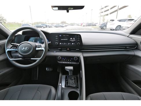 Certified 2025 Hyundai Elantra Sport FWD image 12