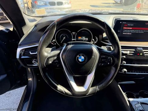 Used 2019 BMW 530e w/ Convenience Package RWD image 9