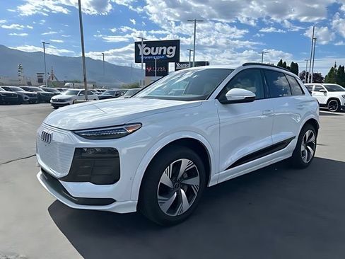 Used 2025 Audi Q6 e-tron Premium Plus w/ Premium Plus AWD/4WD image 7