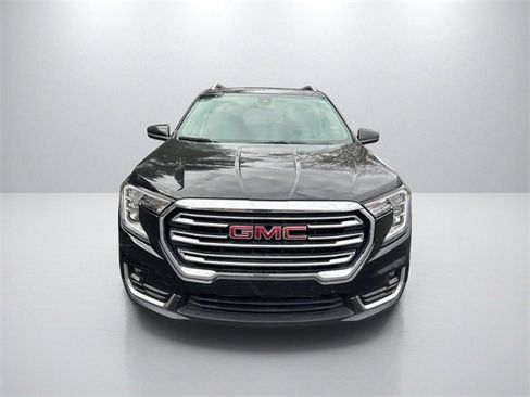 Used 2024 GMC Terrain SLT image 2