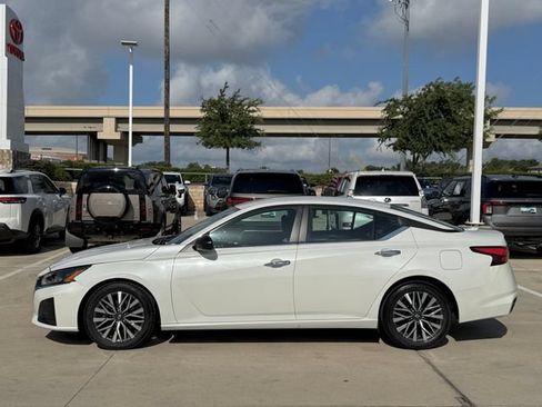 Used 2024 Nissan Altima 2.5 SV FWD image 7