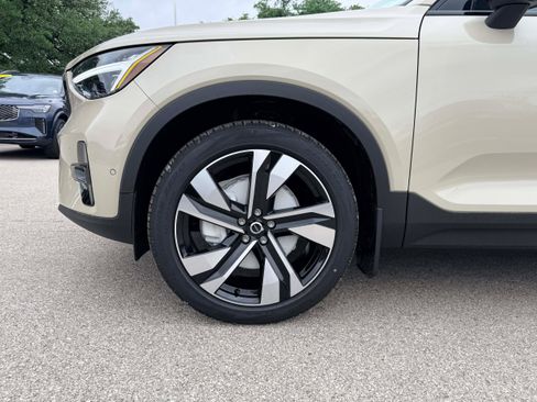 New 2026 Volvo XC40 B5 Ultra w/ Climate Package AWD/4WD image 9