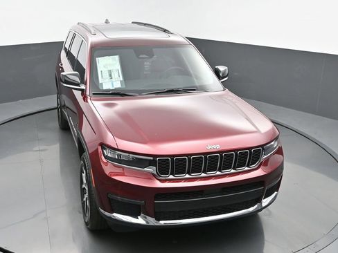 Used 2025 Jeep Grand Cherokee L Limited image 47