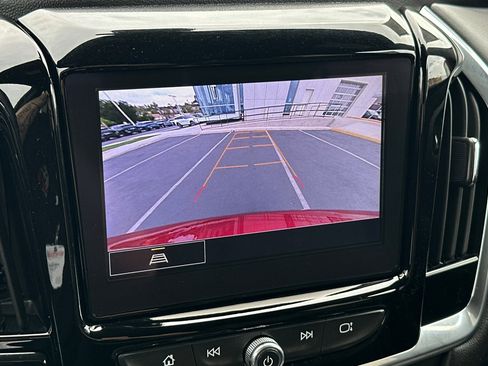Used 2023 Chevrolet Traverse LT image 19