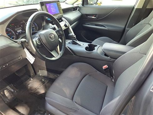 Used 2024 Toyota Venza LE image 11