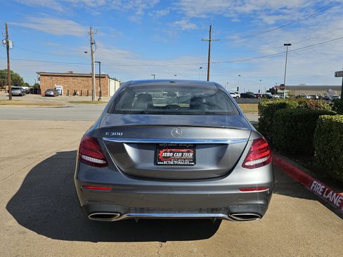 Used 2018 Mercedes-Benz E 300 w/ Premium 1 Package image 4