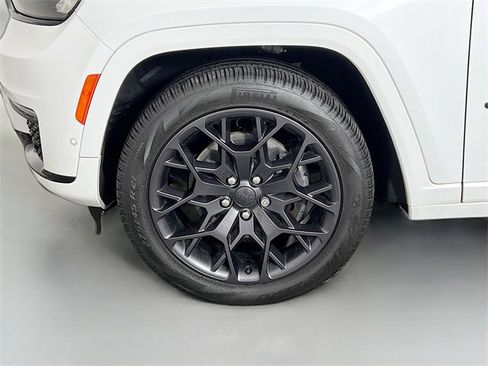 Used 2023 Jeep Grand Cherokee L Summit w/ Advanced Protech Group IV image 30