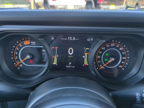 Used 2025 Jeep Wrangler Unlimited Rubicon w/ Convenience Group AWD/4WD image 35