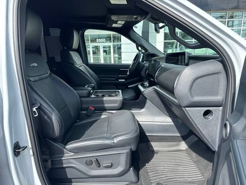Used 2026 Ford Expedition Platinum w/ Stealth Performance Package AWD/4WD image 15
