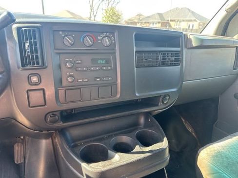 Used 2004 Chevrolet Express 3500 RWD image 13