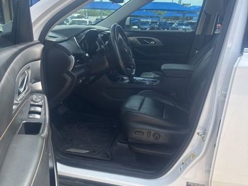 Used 2021 Chevrolet Traverse LT w/ LT Premium Package image 6