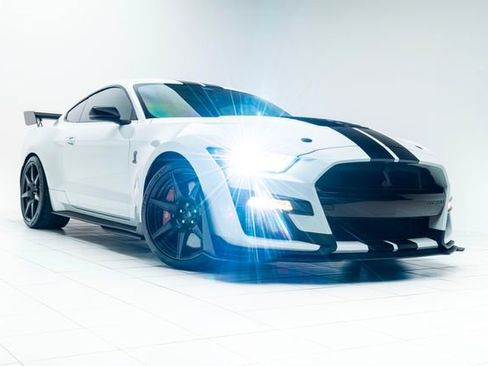 Used 2021 Ford Mustang Shelby GT500 w/ Carbon Fiber Track Pack image 5
