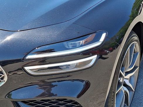 Used 2025 Genesis G70 2.5T RWD image 11