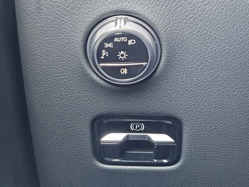 Certified 2025 Mercedes-Benz GLC 300 image 23