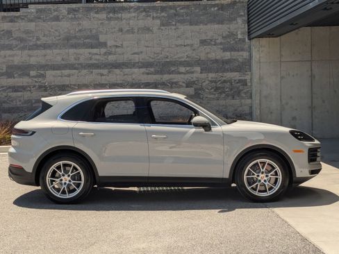 Certified 2026 Porsche Cayenne E-Hybrid AWD/4WD image 8
