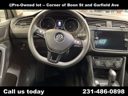 Used 2020 Volkswagen Tiguan SE w/ Panoramic Sunroof Package AWD/4WD image 17