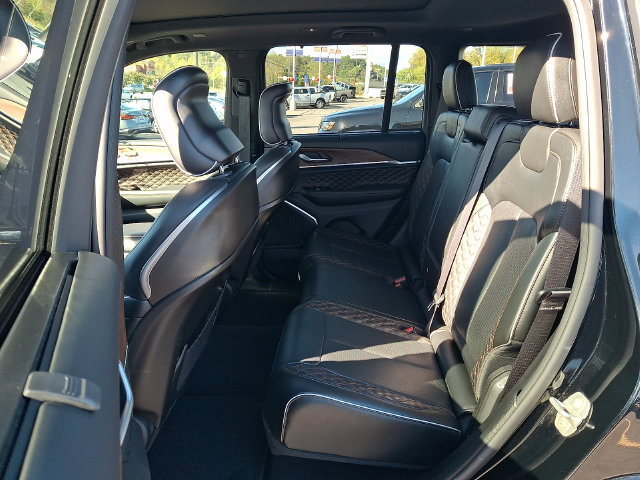 Used 2023 Jeep Grand Cherokee Summit w/ Adv Protech Group IV AWD/4WD image 10
