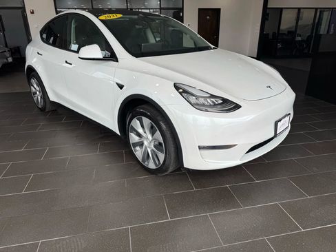 Used 2021 Tesla Model Y Long Range image 6