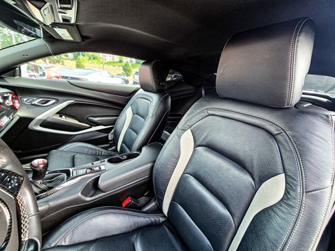 Used 2019 Chevrolet Camaro SS image 10