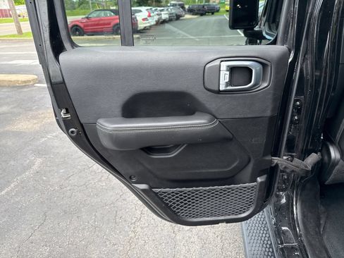 Used 2023 Jeep Wrangler Unlimited Sahara w/ Cold Weather Group AWD/4WD image 43