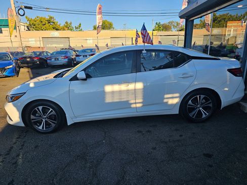 Used 2021 Nissan Sentra SV image 2