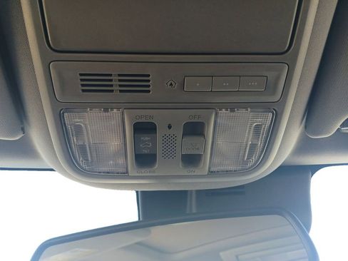 Used 2017 Honda Pilot Touring image 29